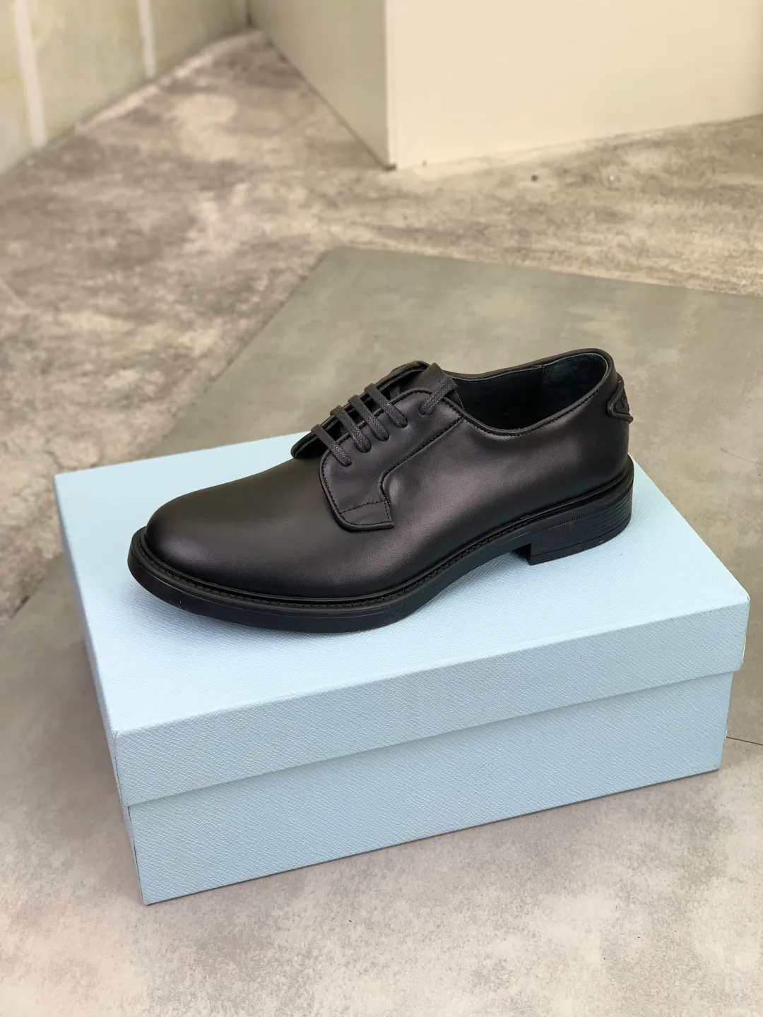 Men's Men's Shoes💰P640💰[New Style] High Quality Water-dyed Niuli 🆘[PRADA] Prada's latest casual business leather shoes for men! Listed simultaneously! The fabric is made of specially imported original calfskin, and the interior is made of imported water-dyed cowhide. It is absolutely luxurious and leads the fashion trend. High-end combination rubber outsole, size: 38-44 (45 and 46 can be customized) 3️⃣ colors available
